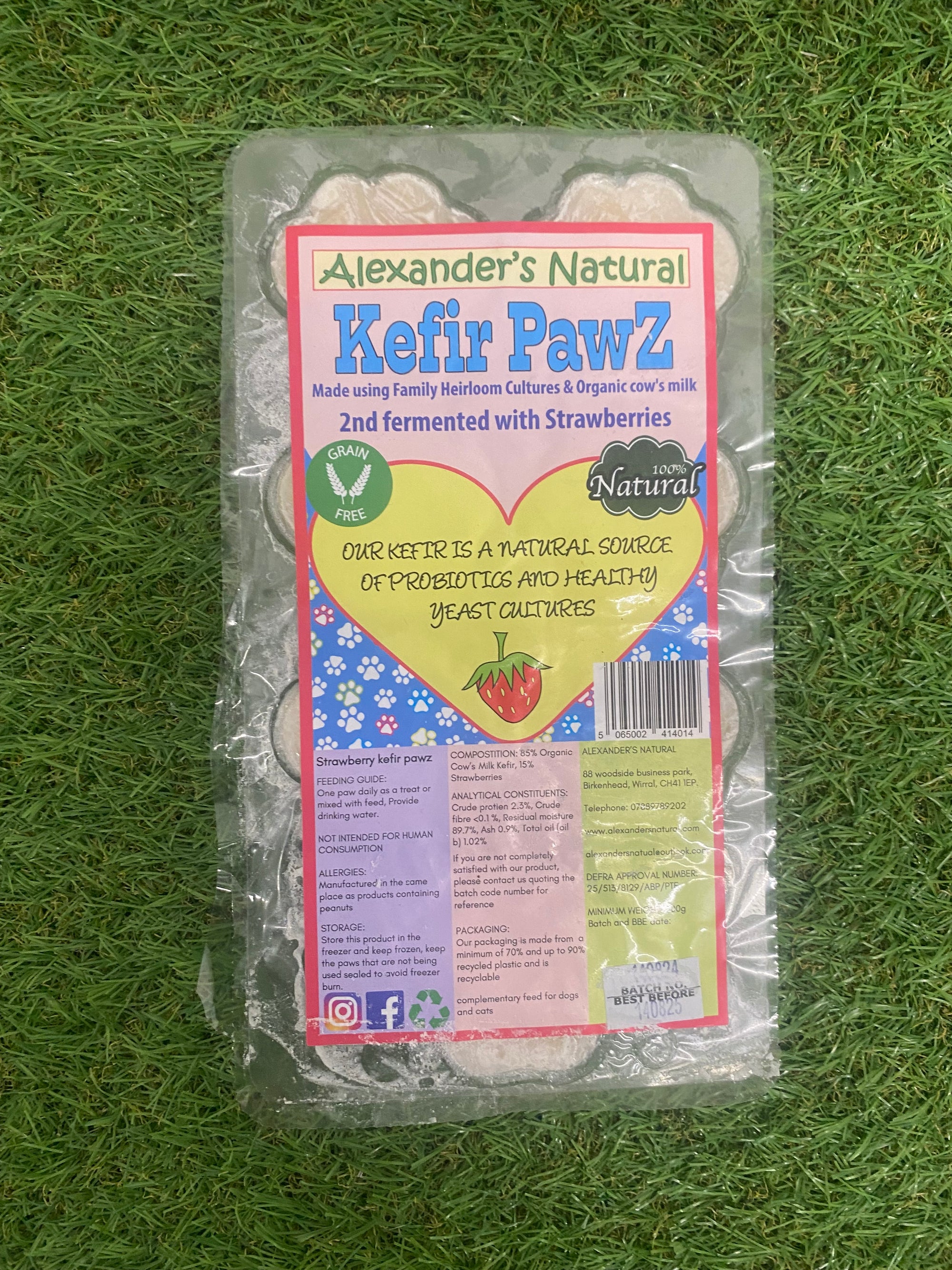 Alexanders Strawberry Kefir Paws 200g